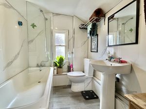 Family Bathroom- click for photo gallery
